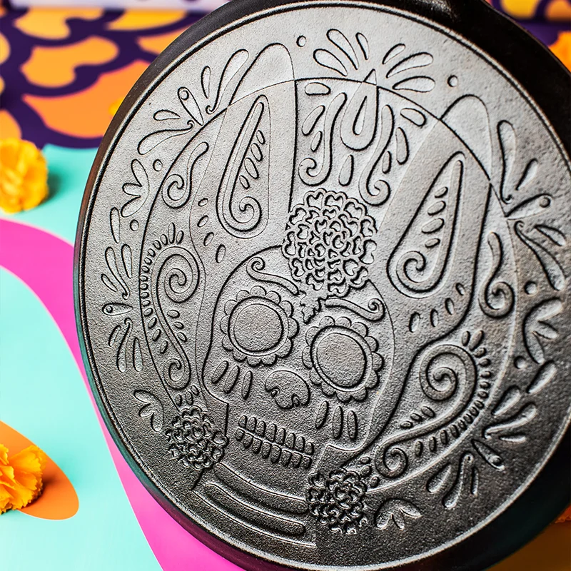 10.5 Inch Seasoned Cast Iron Xolo Sugar Skull Griddle - Image 4