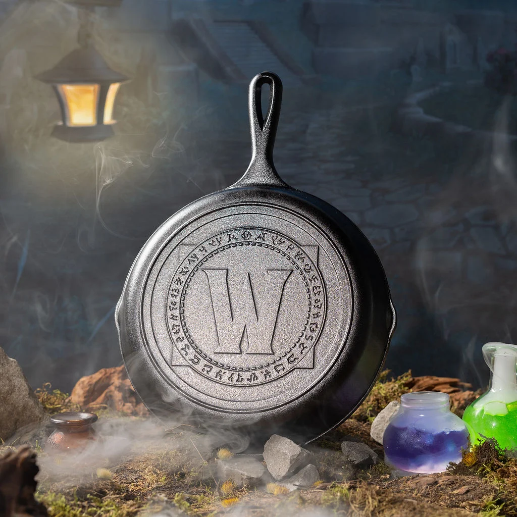 10.25 Inch Seasoned Cast Iron World of Warcraft Skillet - Image 5