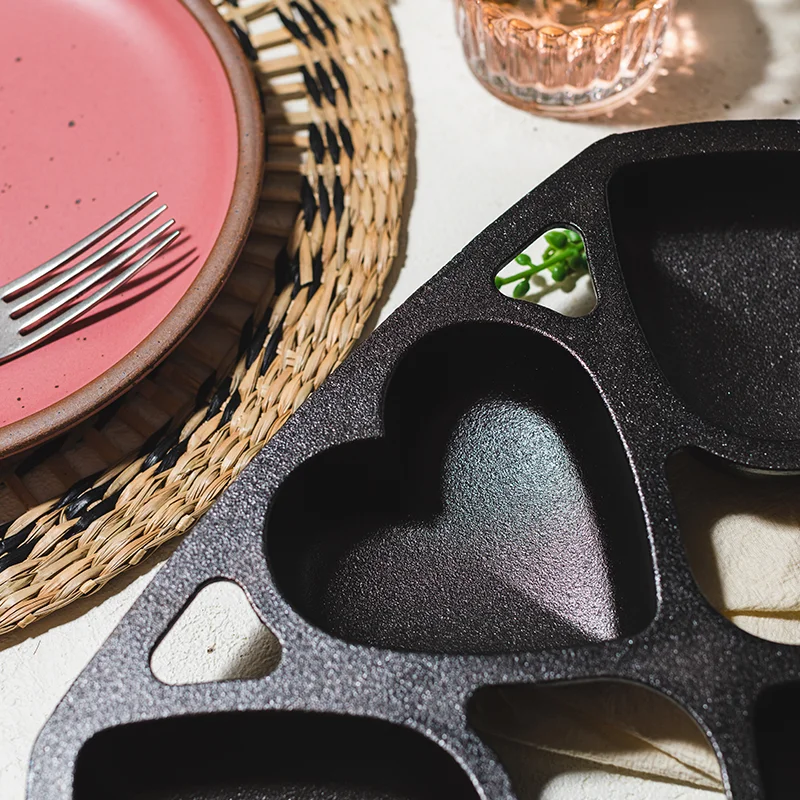 Seasoned Cast Iron Heart Mini Cake Pan - Image 3
