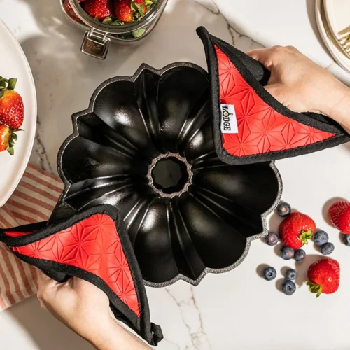 Alternative view of Cast Iron Fluted Cake Pan with Red Potholders