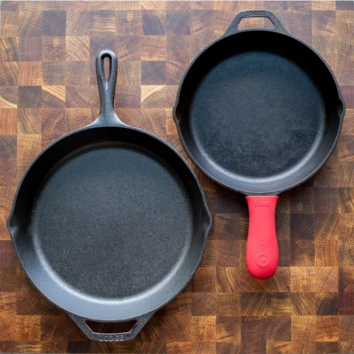 Alternative view of Lodge Fan-Favorite Skillets Set with Handle Holder